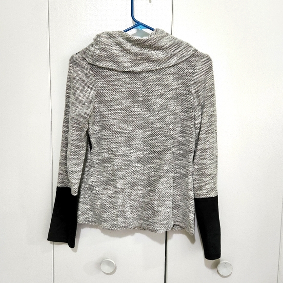 Original Canadian designer grey/white and black funnel neck sweater. - Picture 8 of 12